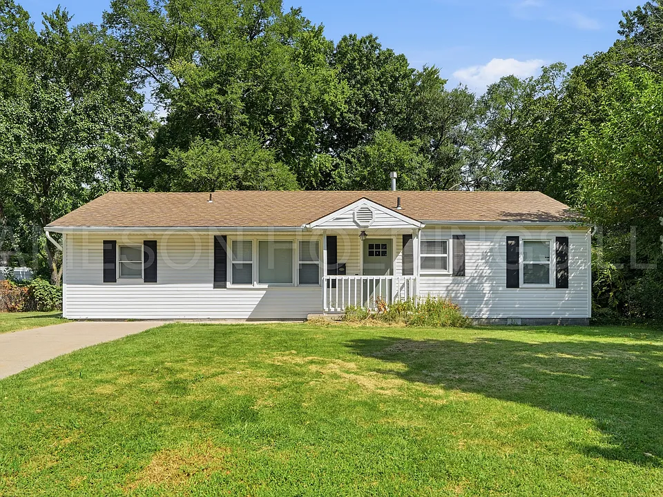5808 W 70th Ter