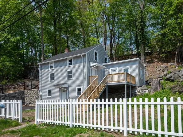 32 High St, Millbury, MA 01527