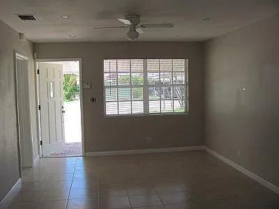 3 bed, 1217 sqft, $2,550 — Photo 4