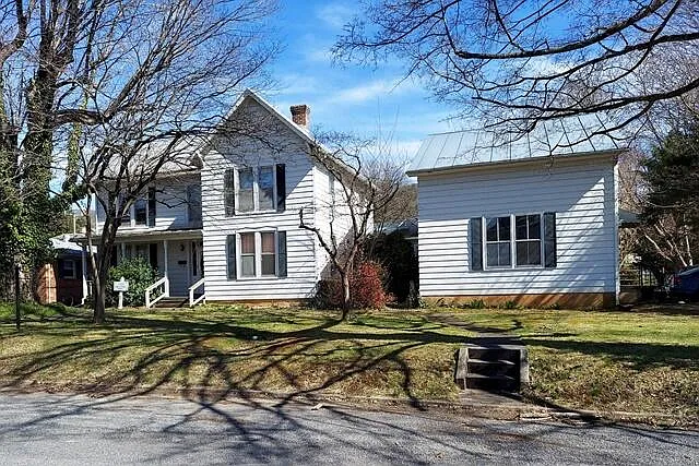 2314 Walnut Ave photo 1