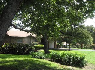 1705 Scotland Ave, Azle, TX 76020