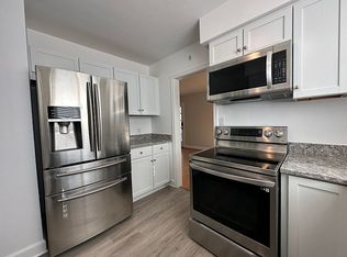 10015 Elgin Ave, Huntington Woods, MI 48070