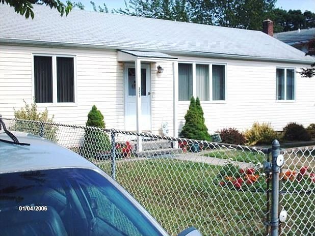 1st image of 203 W 6th St