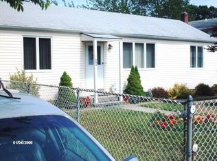 203 W 6th St, Deer Park, NY 11729