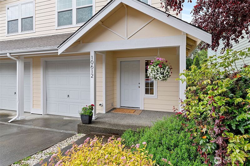 4th image of 10612 NE Kingston Meadows Circle