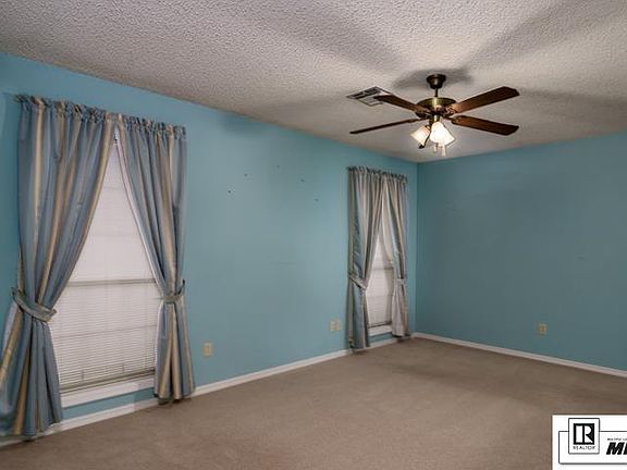 4th image of 220 Western Ave