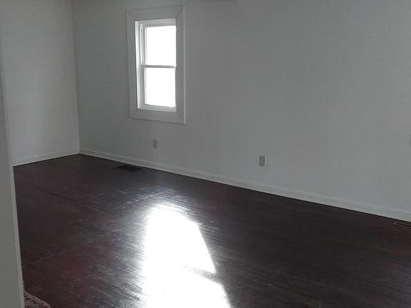 4th image of 1223 Knox St