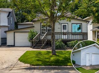 220 N Chestnut St, Belle Plaine, MN 56011