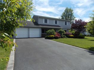 6 Valley Forge Dr, Wheatley Heights, NY 11798