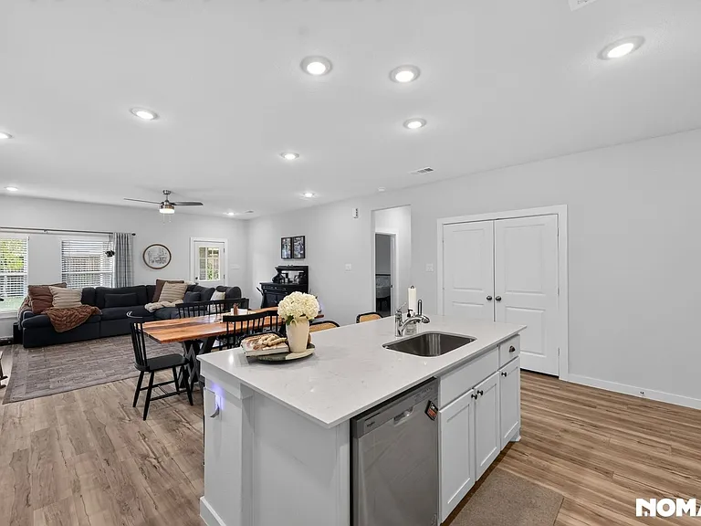 626 Cari Ln — Photo 22