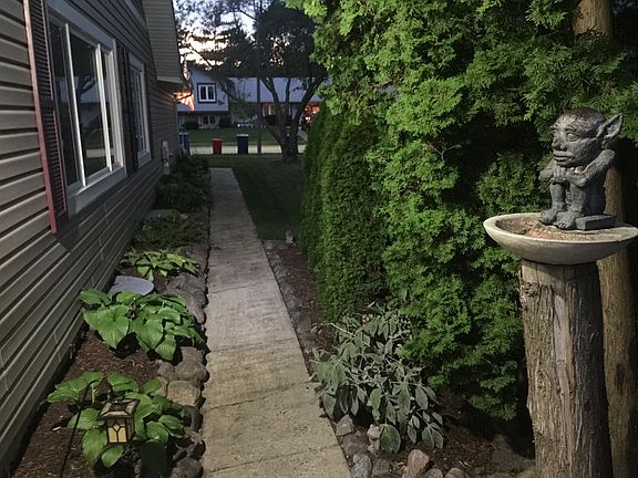 3rd image of 5821 Chatsworth Ct