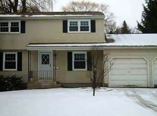 129 Butterfield Cir, North Syracuse, NY 13212