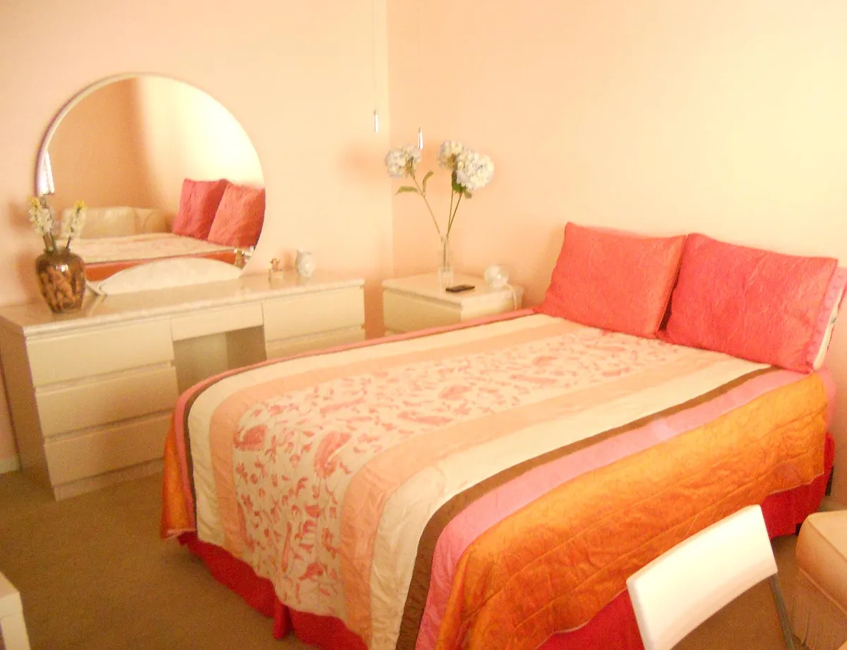 Furnished Private Room - 6111 Alcott St