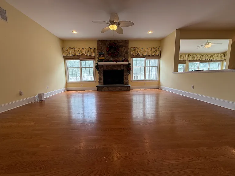 606 Winston Ln — Photo 55