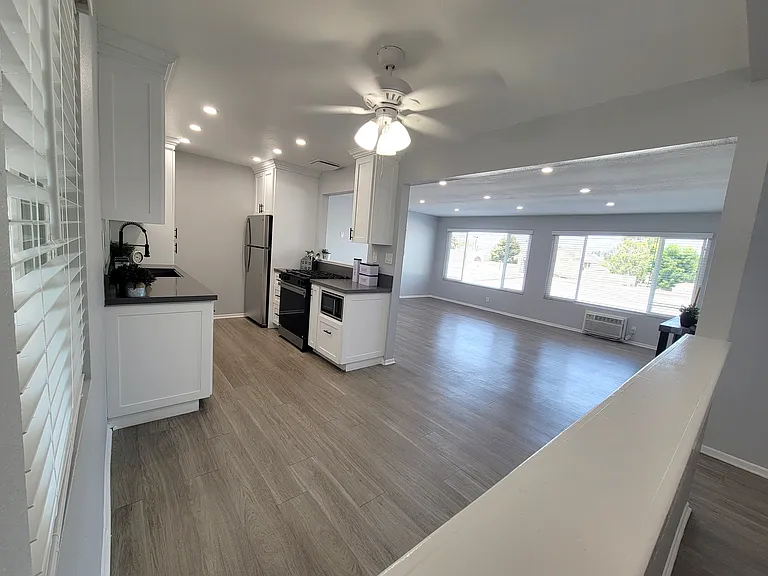 Marquis Apartments — Photo 36