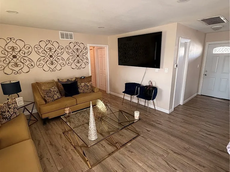3900 San Mateo Ave — Photo 4