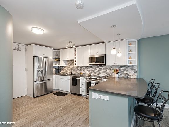 2nd image of 505 N Lake Shore Dr APT 1414