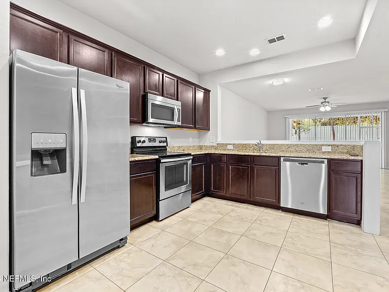 6791 Roundleaf Dr — Photo 11