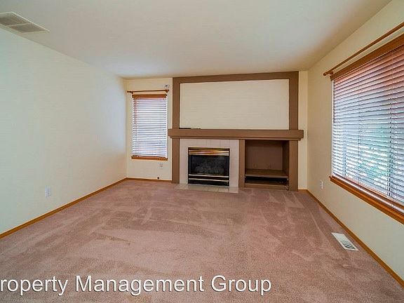 5th image of 5413 64th Pl NE
