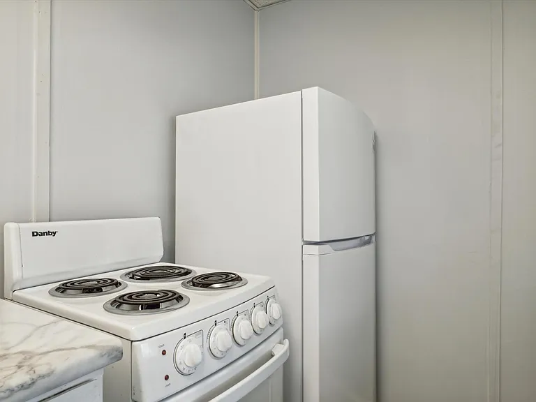 723 W Walnut St #723 — Photo 7