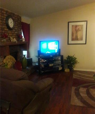 3rd image of 1014 Barton Ave