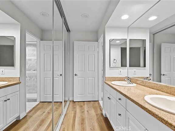 5th image of 5510 Owensmouth Ave APT 129