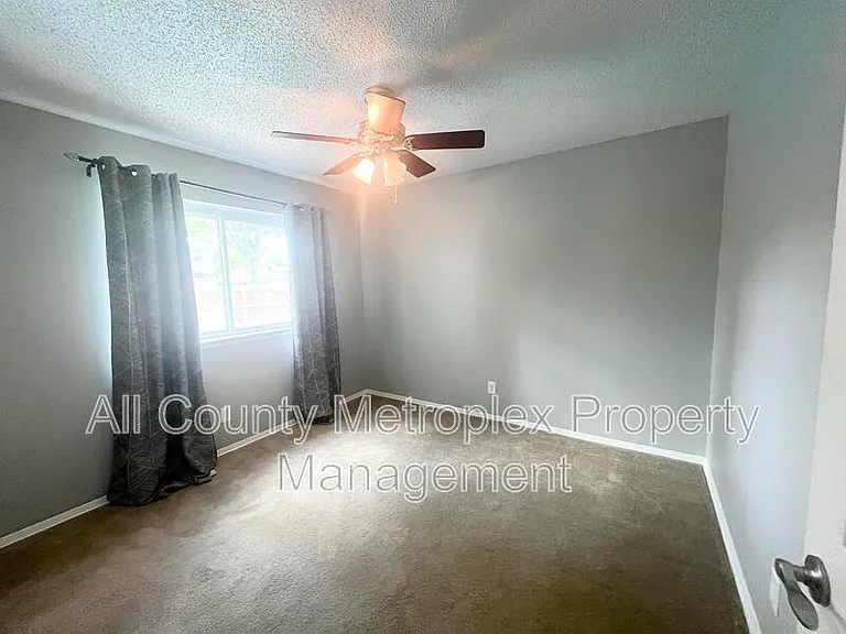 431 Malden Dr — Photo 8