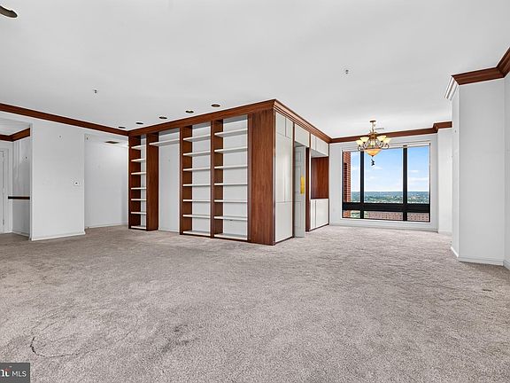 4th image of 10 E Lee St Unit 1809