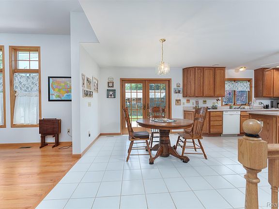 5th image of 5382 Meadowlawn Rd
