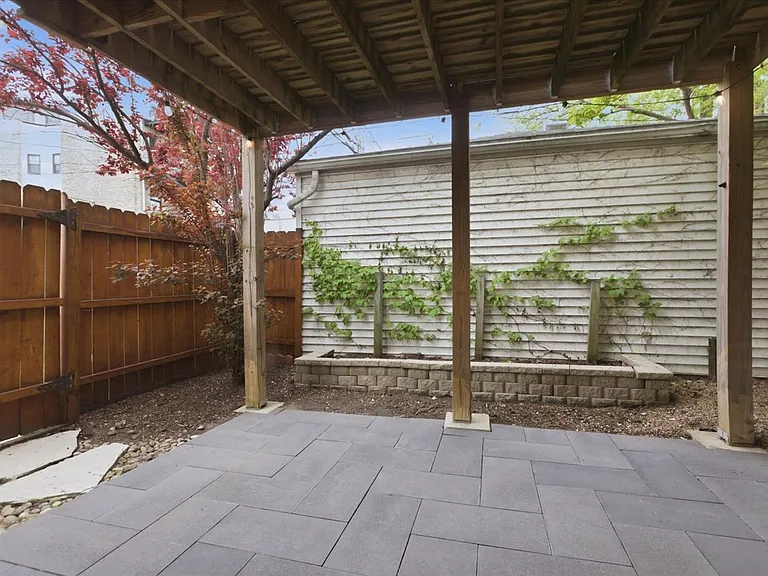 745 N Wood St #TOWNHOUSE — Photo 6