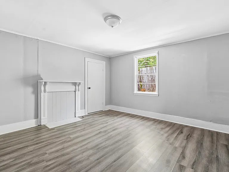 925 Elm St — Photo 15