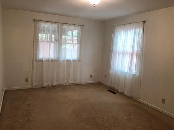 5th image of 575 Yosemite Ave
