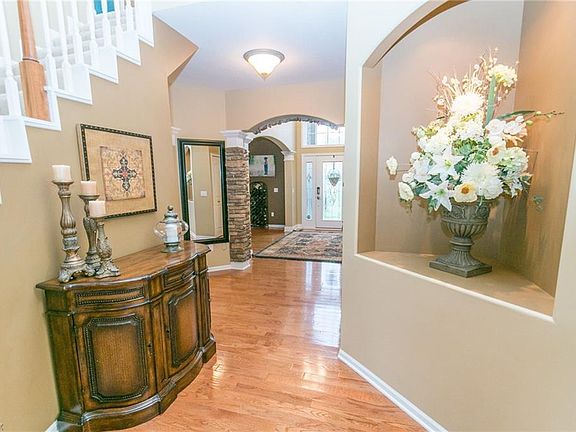 4th image of 18512 Stony Point Dr