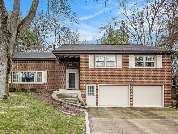 2nd image of 2727 Bronson Cir