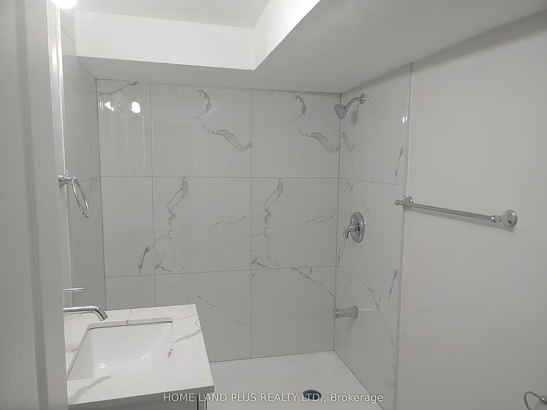 40 Penetang St #4 — Photo 2