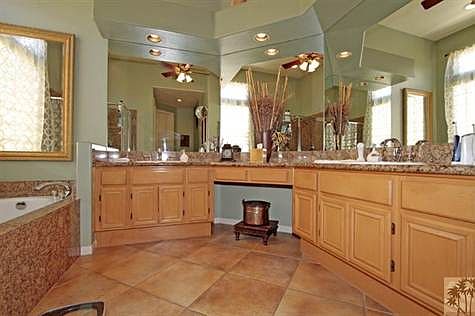 Luxury and class in the master en suite bathroom.