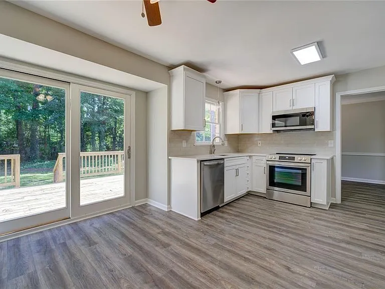 4566 Mountain Creek Dr NE — Photo 2