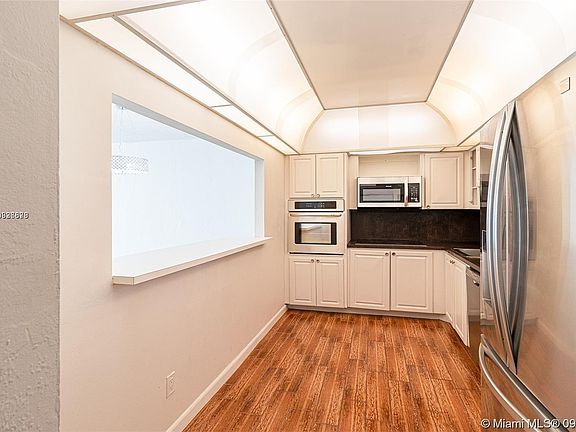 5th image of 19380 Collins Ave APT 1105