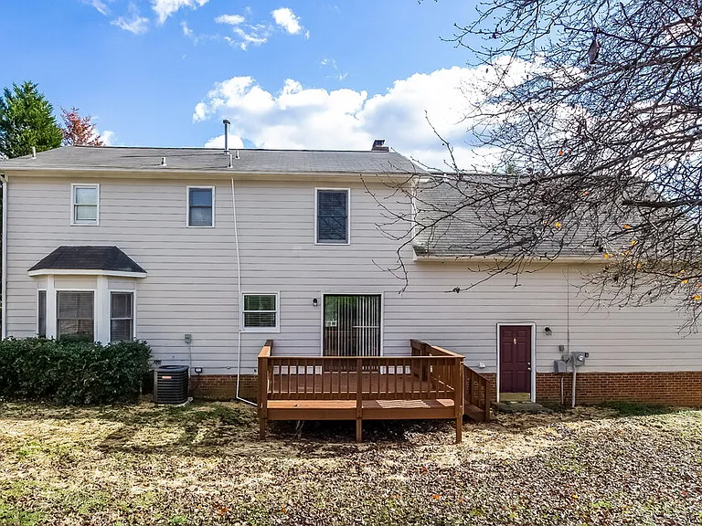 2515 Haybrook Ln — Photo 17
