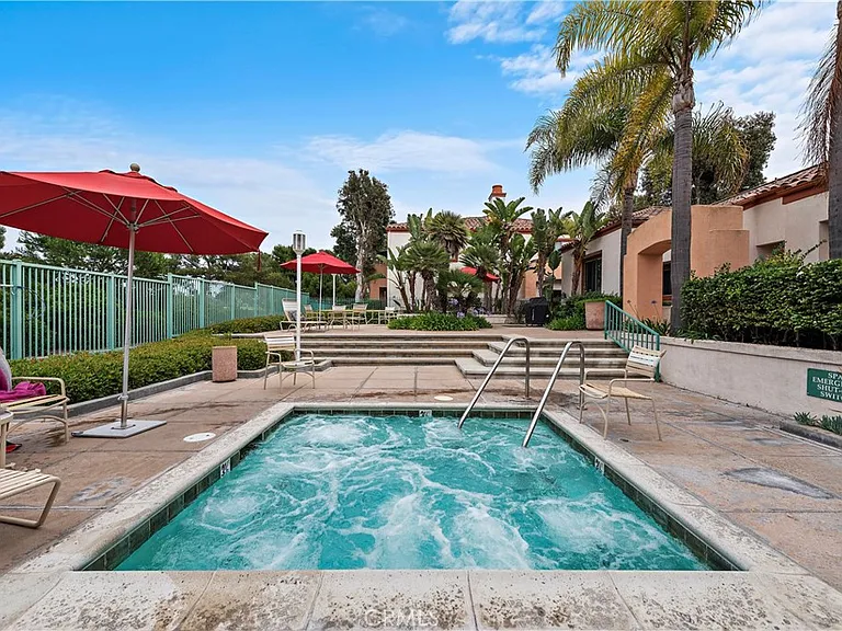 408 Villa Point Dr — Photo 21