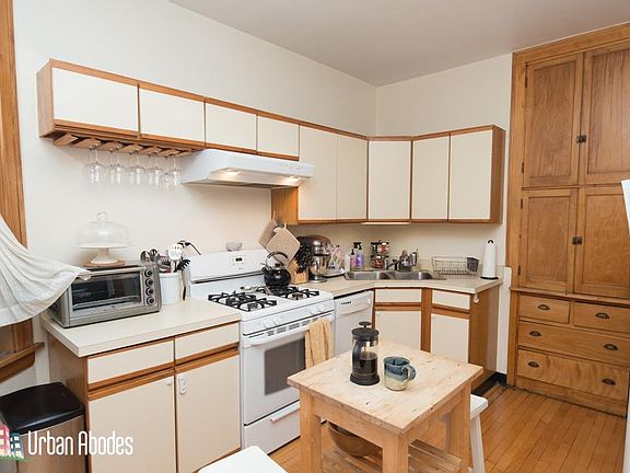3rd image of 5550 N Glenwood Ave APT 3E