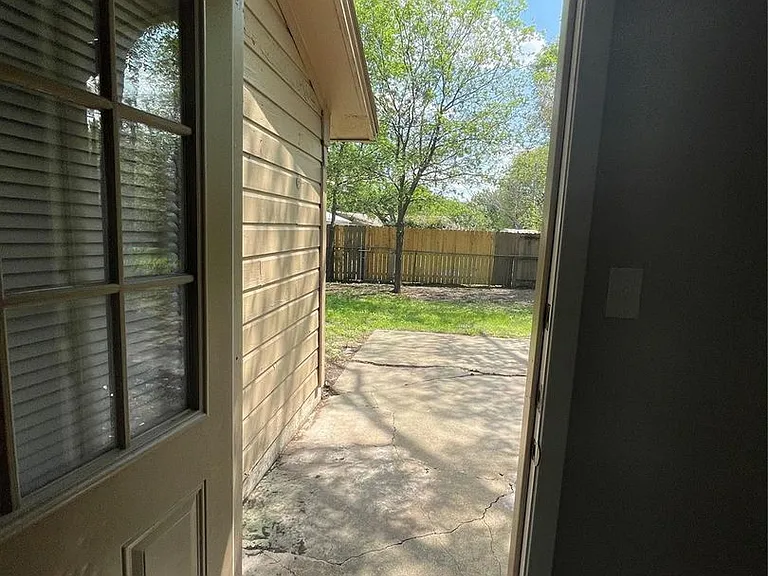5748 Bowling Dr — Photo 22