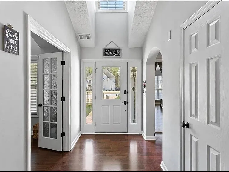 4015 Delamar Dr — Photo 5