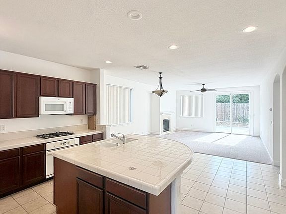 3rd image of 4037 Hunter Oaks Ln