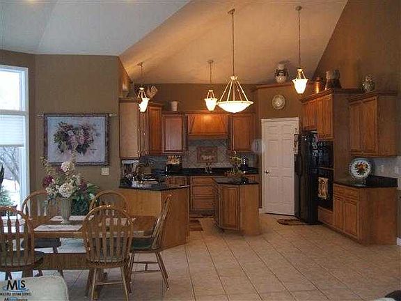 3rd image of 8933 Glenmoor Cir