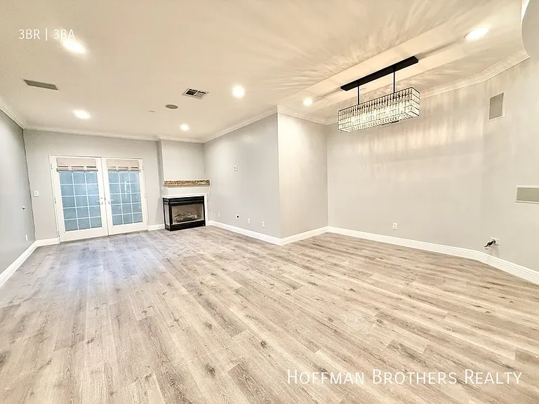 1135 Rexford Dr #102 — Photo 3