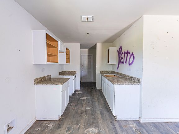 5th image of 1003 YUCCA ST