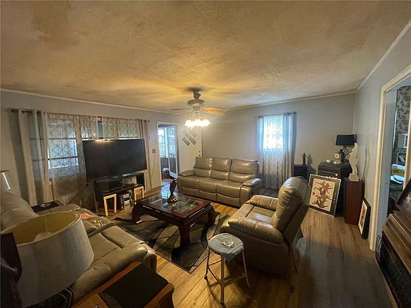 5th image of 303 Butler St