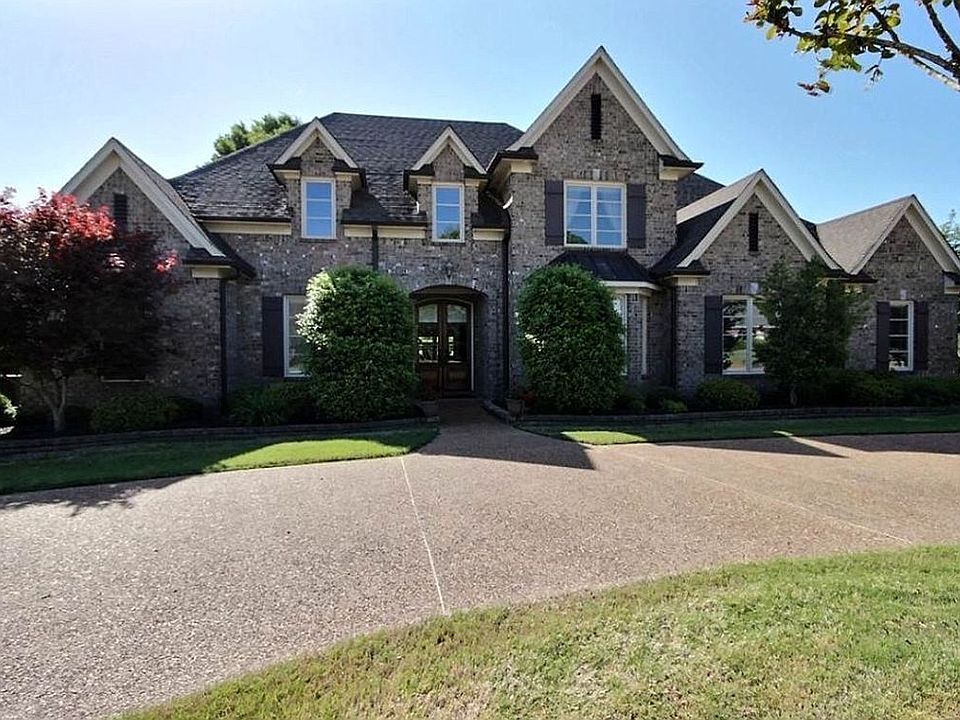 1st image of 160 Brier Hills Dr