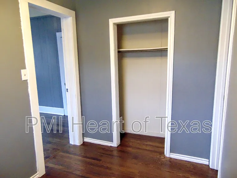 2317 E 2nd St — Photo 24